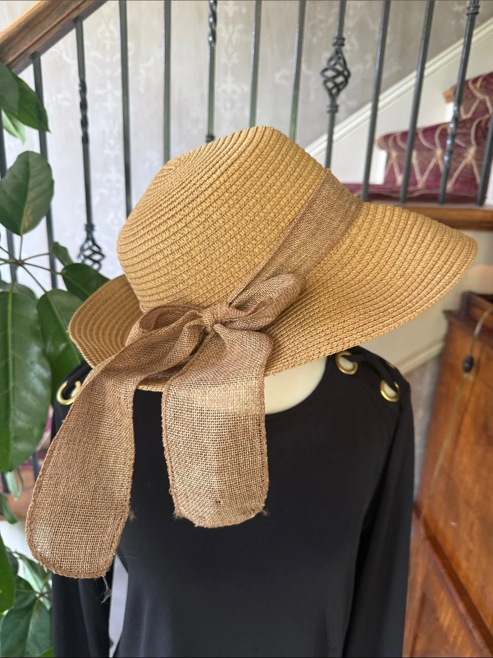 SUMMER WIDE BRIM ladies hat with bow, NWOT tan